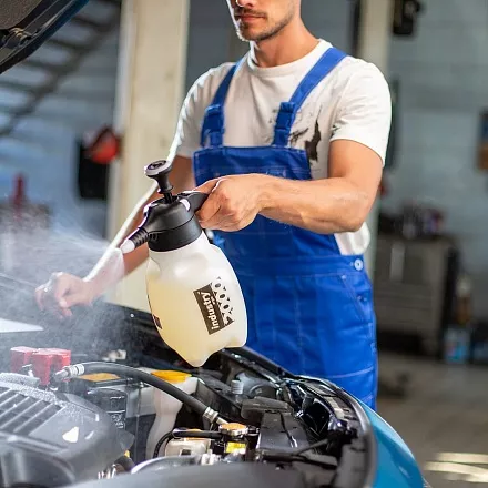 Ручной чёрный помповый опрыскиватель Industry ergo Acid line 3000 (Viton) слайд 3