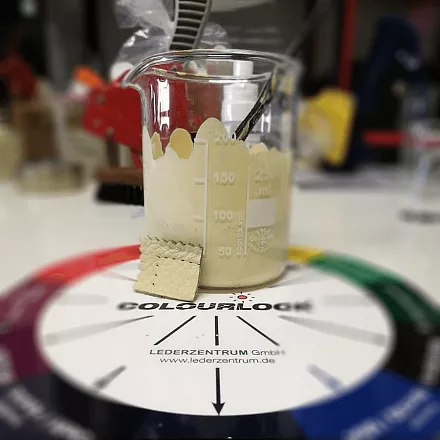 Краска для кожи COLOURLOCK вишнево-красный Lederfarbe kirschrot 1000 мл слайд 3